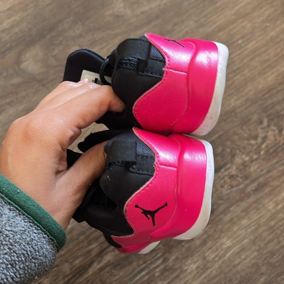 Kids Jordan Deca Fly GS 'Black Vivid Pink' Size 6C - Picture 3 of 8